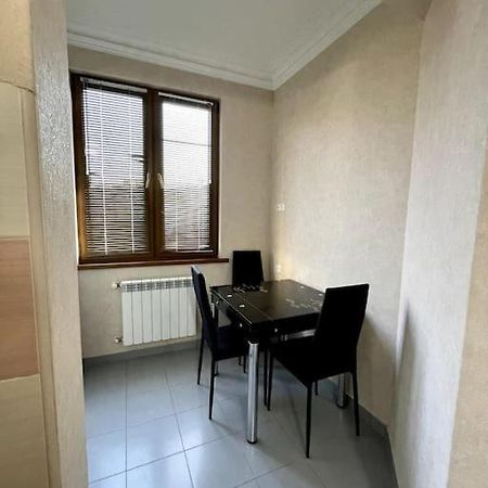 Sunny 2-Bedroom Flat In Yerevan. Exterior photo