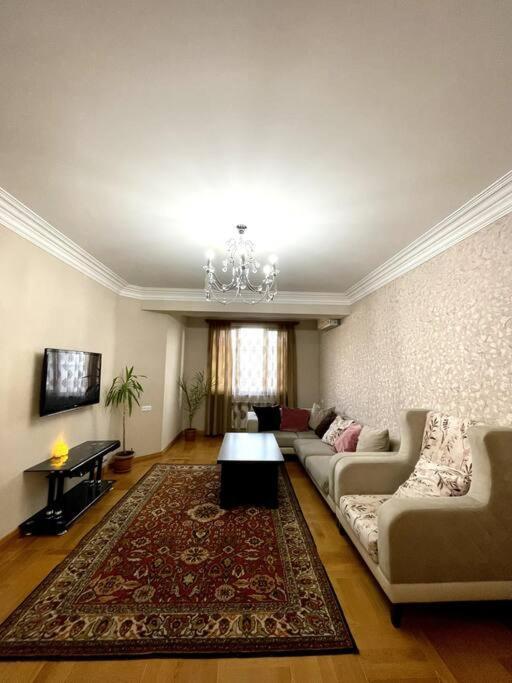 Sunny 2-Bedroom Flat In Yerevan. Exterior photo